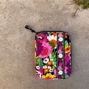 NWOT. Quilted Black Zipper Fabric Floral Case